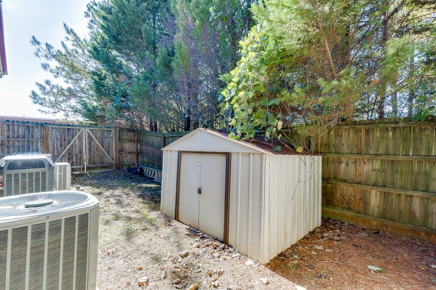 More Photos Of 743 Church St, Buford Office For Sale
