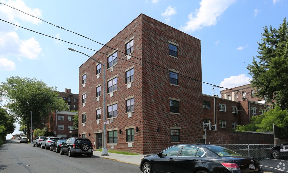 More Photos Of 16805 Depot Rd, Flushing Apartments For Sale