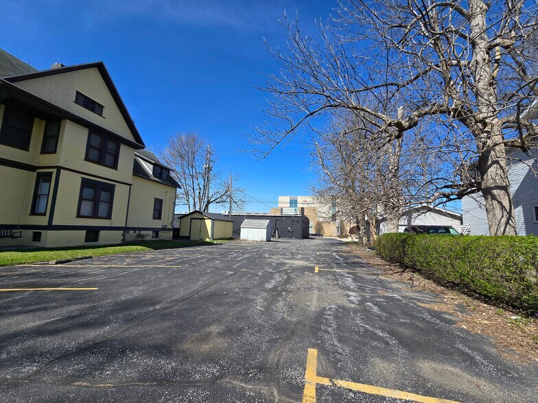 More Photos Of 228 Washington Ave, Bay City Freestanding For Sale