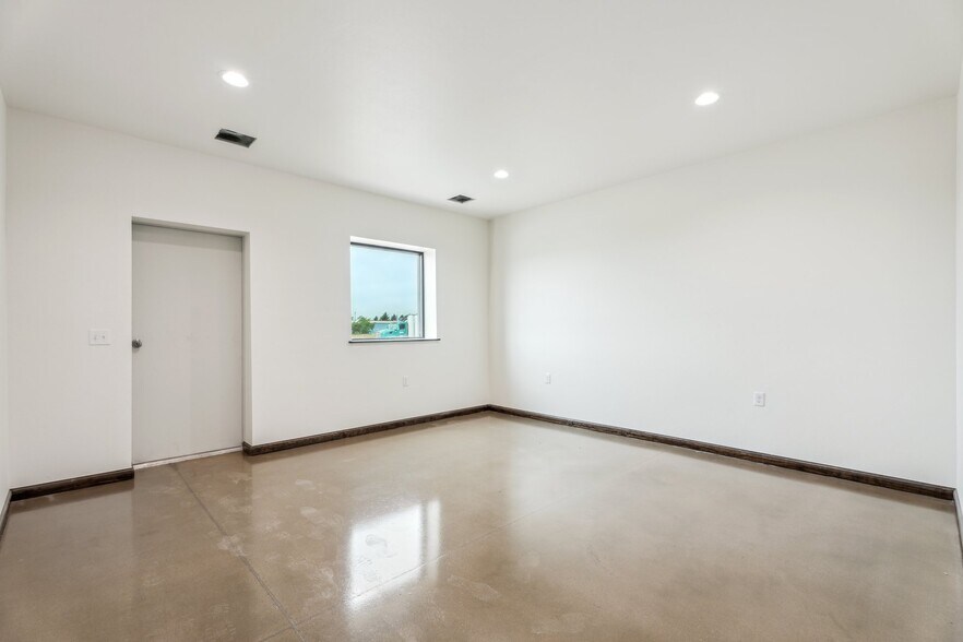 More Photos Of 5286 NE Highway 33, Guthrie Warehouse For Sale