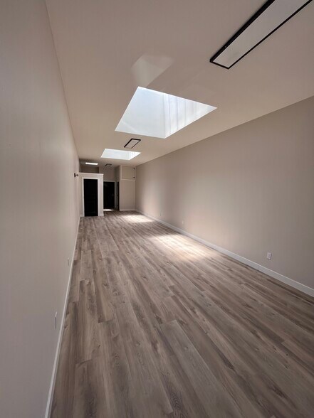 More Photos Of 10039-10041 Commerce Ave, Tujunga Storefront For Lease