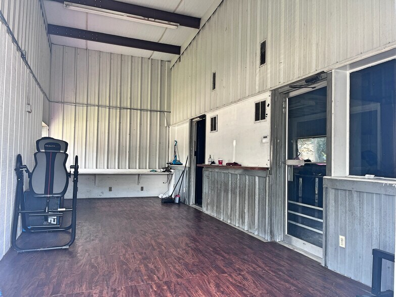 More Photos Of 2304 Kirkman St, Lake Charles Warehouse For Sale
