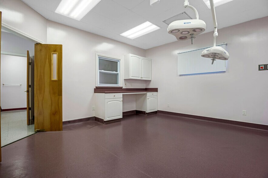 More Photos Of 43 Office Park Dr, Jacksonville Medical For Lease