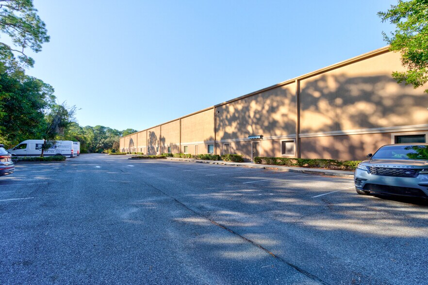 More Photos Of 585 Commonwealth Blvd, Port Orange Manufacturing For Sale
