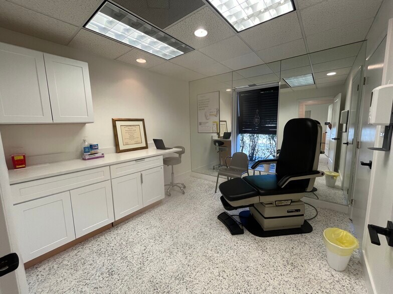 More Photos Of 665 SE 10th St, Deerfield Beach Medical For Lease