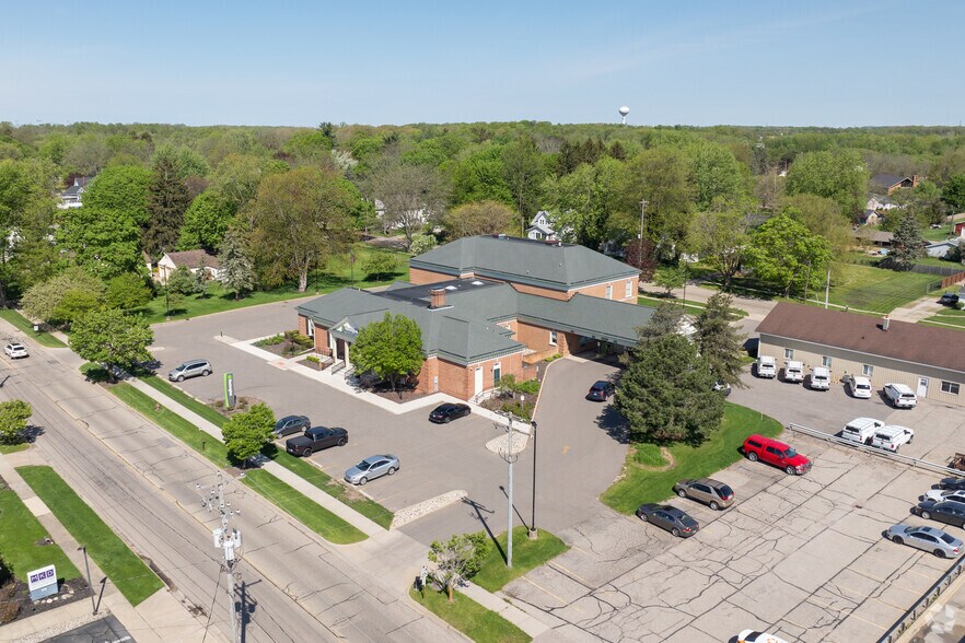 More Photos Of 627 E Main St SE, Caledonia Bank For Lease