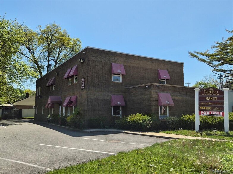Primary Photo Of 121 W Oak St, Amityville Office For Sale