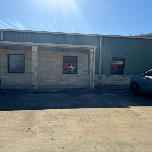 Primary Photo Of 2301 10th St, Floresville Light Distribution For Lease
