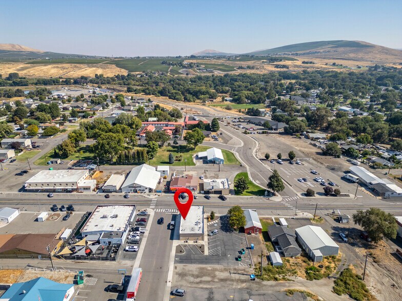 More Photos Of 515 9th St, Benton City Drugstore For Lease