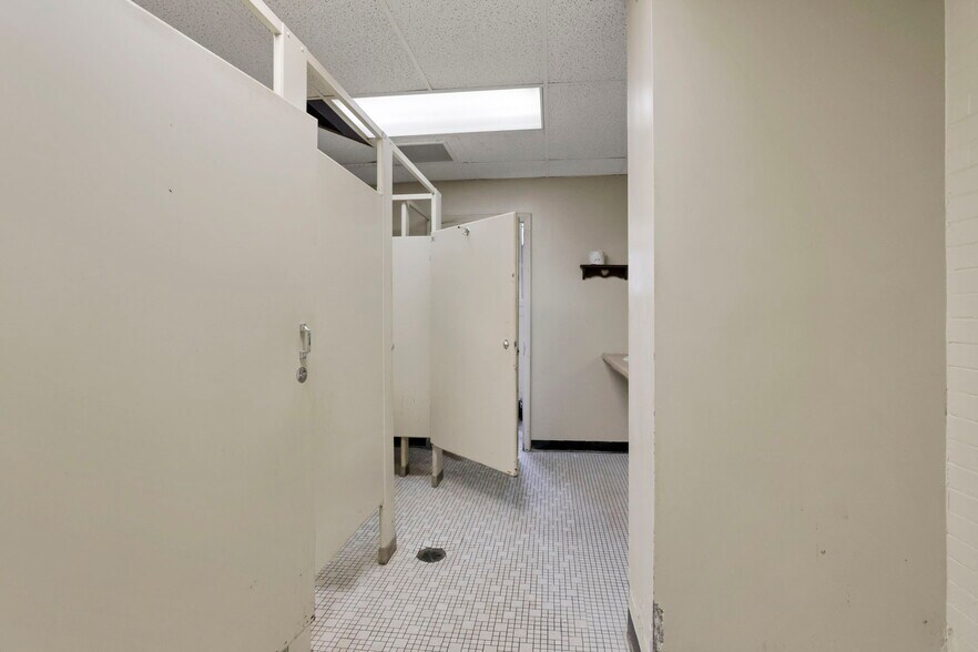 More Photos Of 300 E Auburn Ave, Springfield Office For Sale