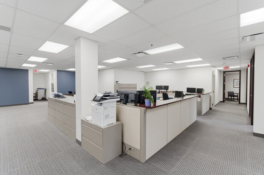 More Photos Of 17 King St E, Oshawa Storefront Retail Office For Lease