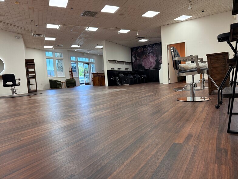 More Photos Of 451-465 Canyon del Rey Blvd, Del Rey Oaks Unknown For Lease
