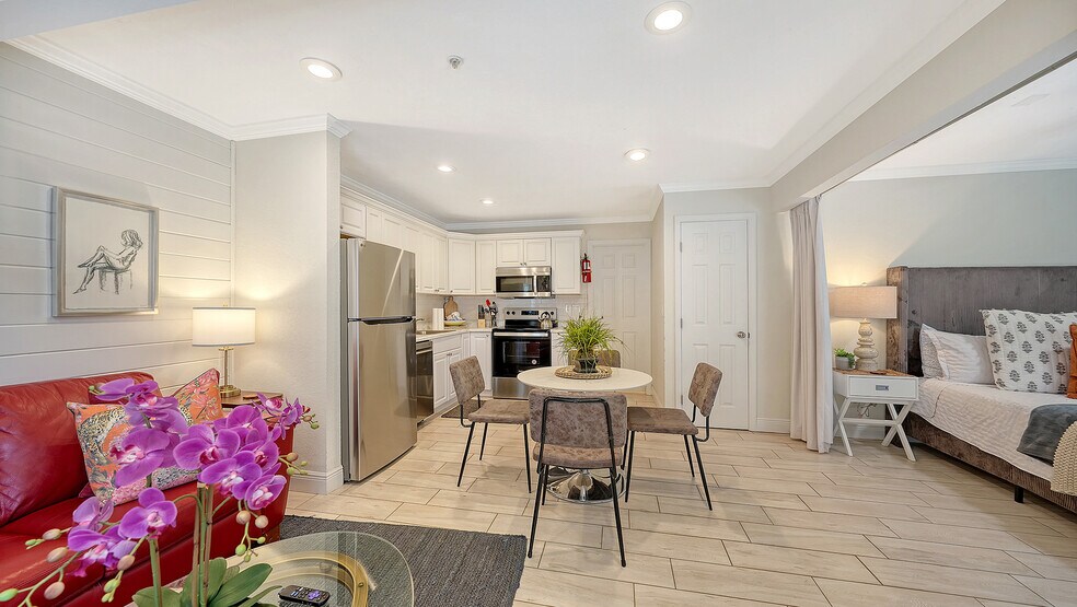 More Photos Of 5610 AVENIDA DEL MARE, Sarasota Specialty For Sale