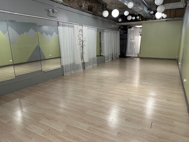 More Photos Of 4138 N Sheridan Rd, Chicago Storefront For Lease