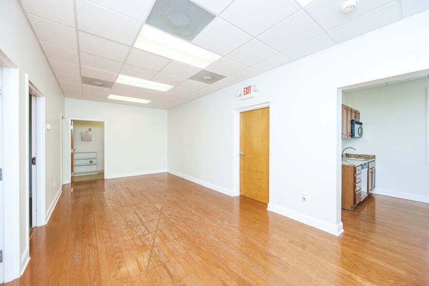 More Photos Of 14411 Justice Rd, Midlothian Medical For Lease