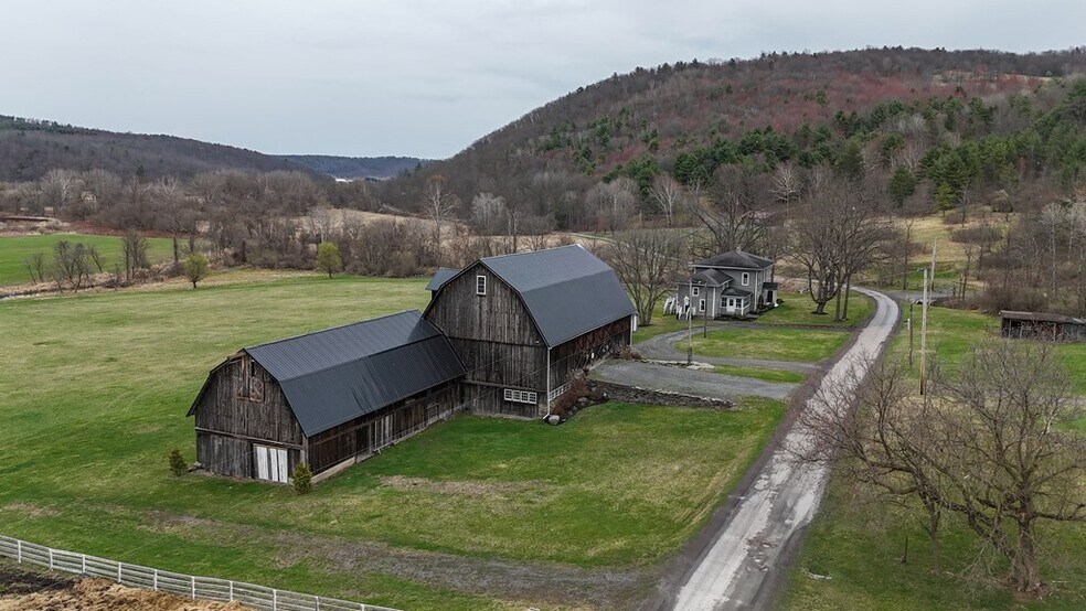 More Photos Of 211 Hanks Rd, Troy Hospitality For Sale