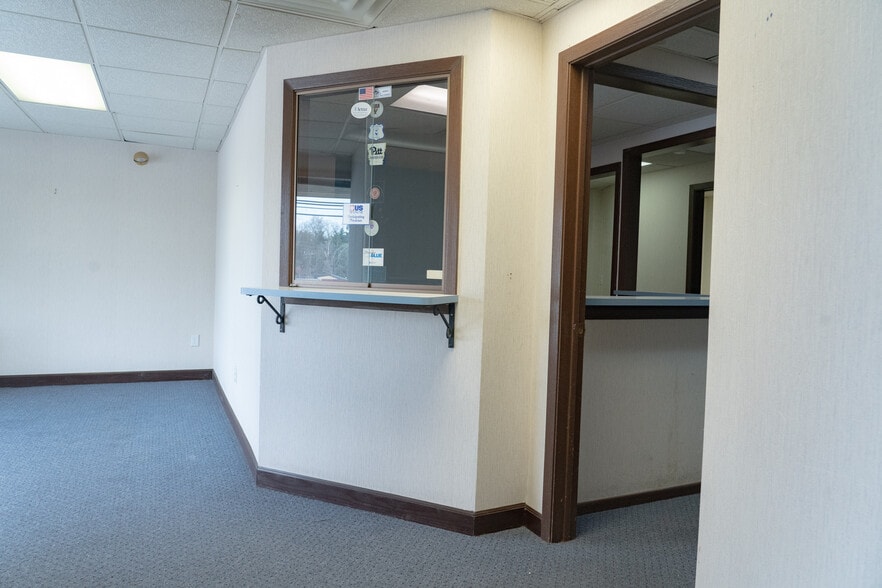 More Photos Of 218 Center Rd, Monroeville Freestanding For Lease