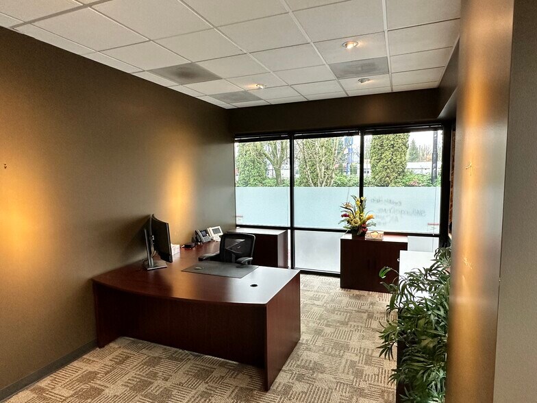 More Photos Of 3636 NE Broadway St, Portland Office For Sale