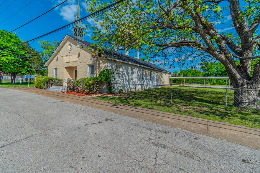 More Photos Of 2817 Cherry Valley Blvd, Dallas Religious Facility For Sale