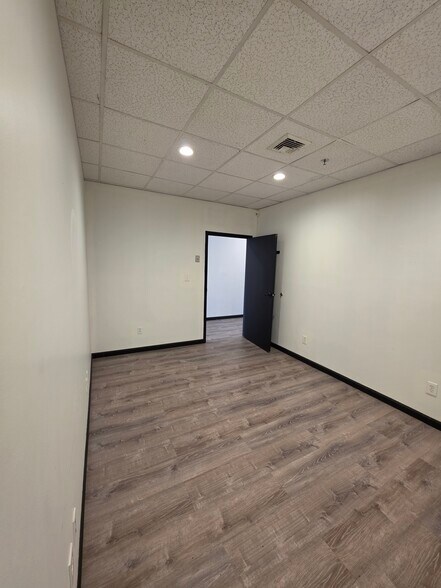 More Photos Of 117 Main St, East Islip Freestanding For Lease