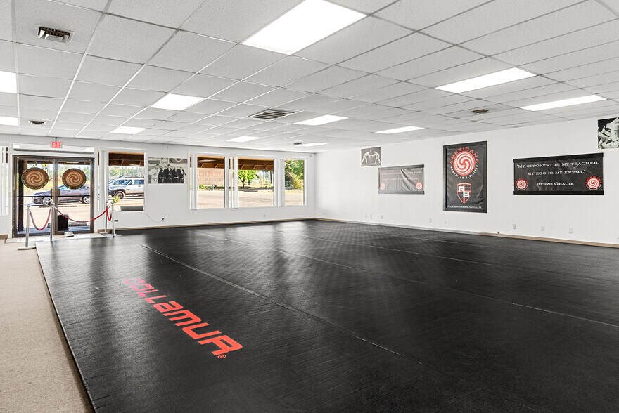 More Photos Of 7126 Skyway, Paradise Storefront Retail Office For Sale