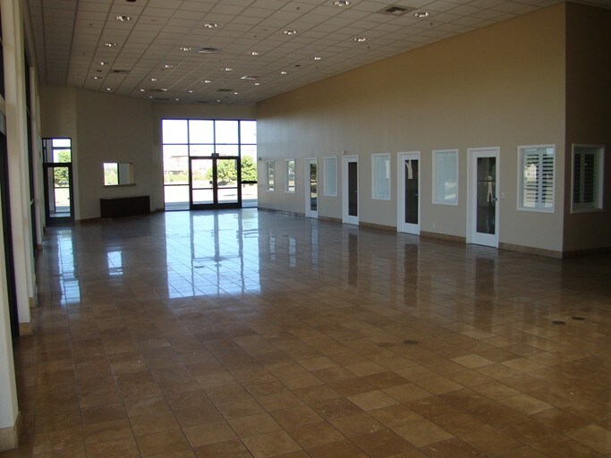 More Photos Of 1333 E Kettleman Ln, Lodi Auto Dealership For Lease