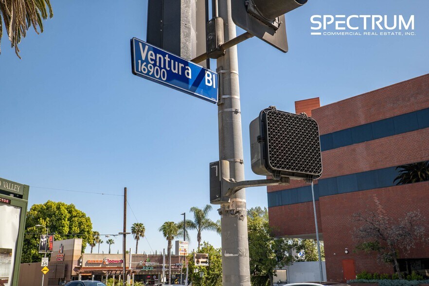 More Photos Of 16861 Ventura Blvd, Encino Office For Sale