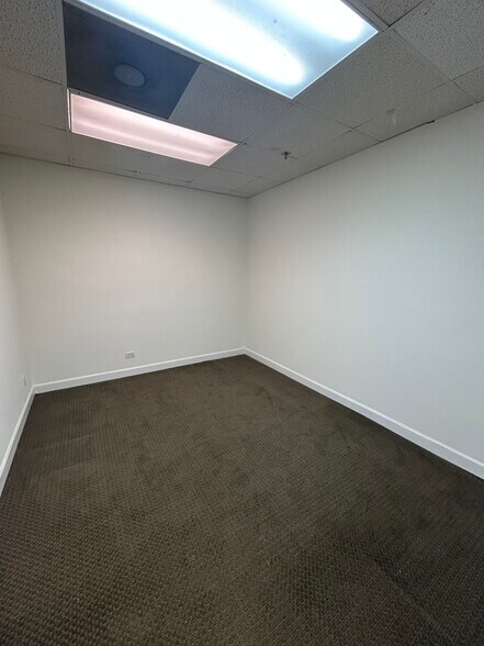 More Photos Of 7161 N Cicero Ave, Lincolnwood Office For Lease