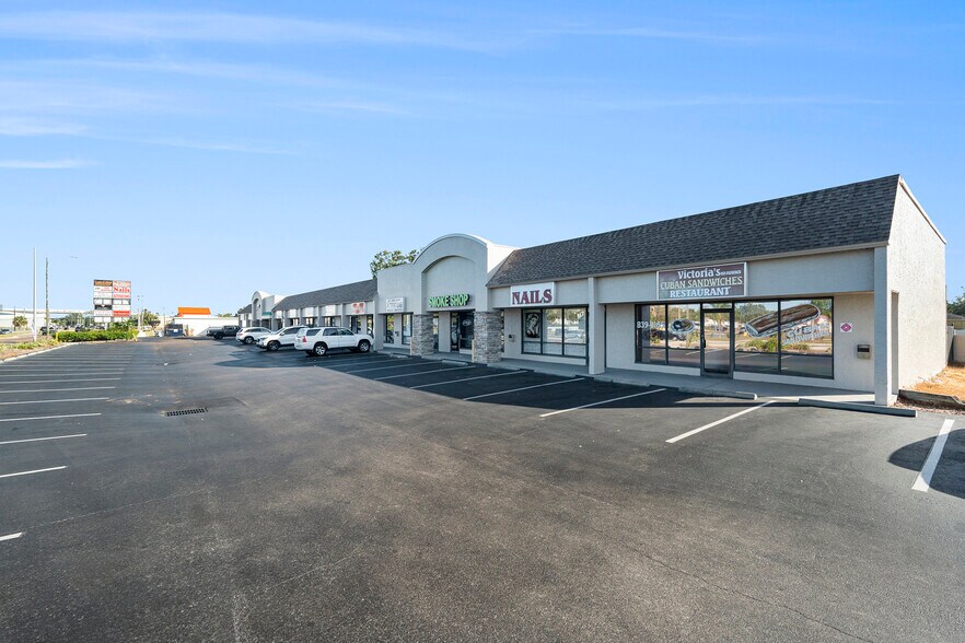 More Photos Of 5130 S Dale Mabry Hwy, Tampa Unknown For Lease
