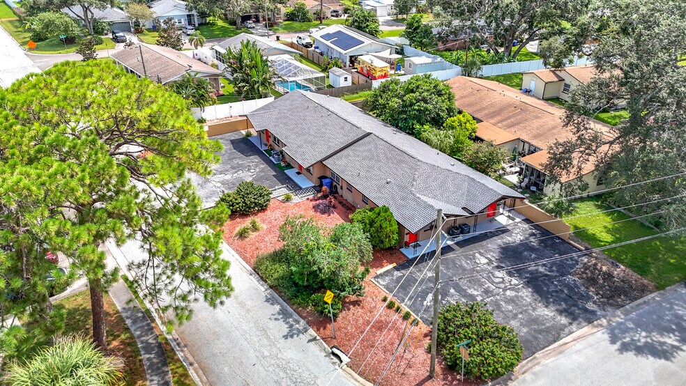 More Photos Of 139 SE Jefferson Cir N, Saint Petersburg Apartments For Sale