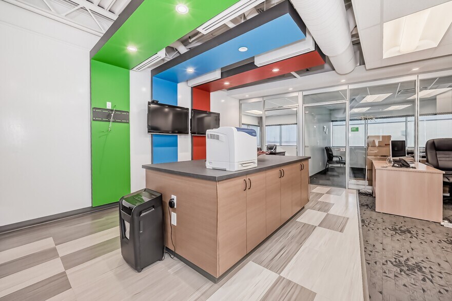 More Photos Of 9040-9058 22nd Ave SW, Edmonton Showroom For Sale