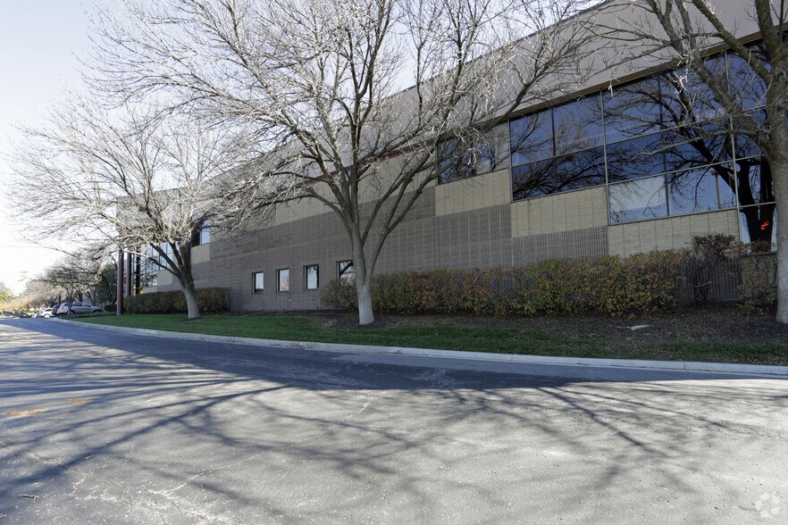 More Photos Of 9801-9829 Commerce Pky, Lenexa Manufacturing For Sale