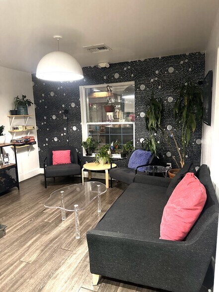 More Photos Of 625 N 7th St, Phoenix Storefront For Lease