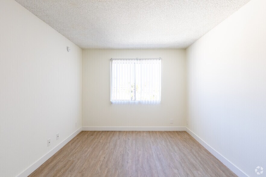 More Photos Of 130 S Alexandria Ave, Los Angeles Apartments For Sale