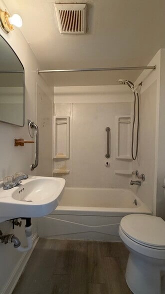 More Photos Of 2072 Elm Ave, Cincinnati Apartments For Sale