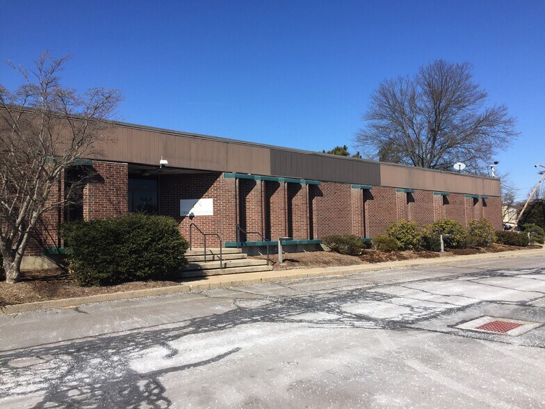 More Photos Of 965 W Main St, Branford Warehouse For Lease