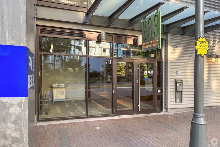 More Photos Of 233 Nelson's Cres, New Westminster Medical For Sale