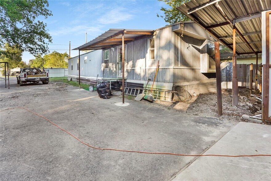 More Photos Of 13338 Elderberry Ln, Houston Industrial For Lease