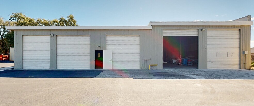 More Photos Of 4560 Auburn Blvd, Sacramento Distribution For Sale