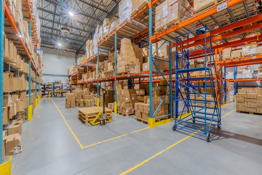 More Photos Of 525 Rue Sagard, St-Bruno-de-Montarville Warehouse For Sale