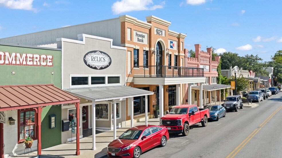 More Photos Of 925 Main St, Bastrop Office Residential For Sale