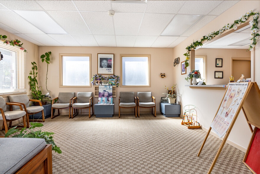 More Photos Of 32 Main St, Scottsville Storefront For Sale