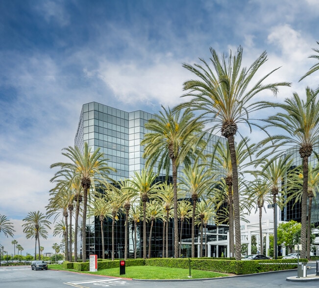 More Photos Of 18400 Von Karman Ave, Irvine Office For Lease