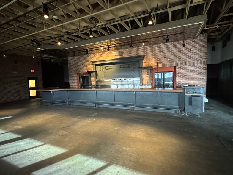 More Photos Of 1610 S Kellogg Ave, Ames General Retail For Sale