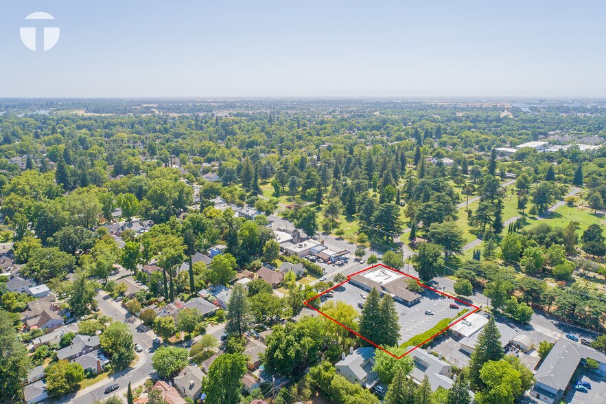 More Photos Of 2685 Riverside Blvd, Sacramento Funeral Home For Sale