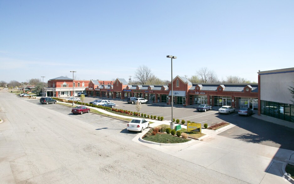 More Photos Of 2800-2828 W Country Club Dr, Oklahoma City General Retail For Lease