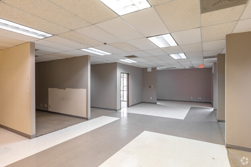 More Photos Of 12200 N Stemmons Fwy, Farmers Branch Unknown For Lease