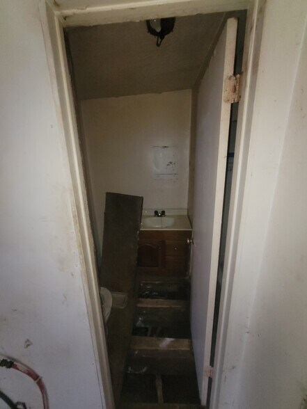 More Photos Of 1823 W 8th St, Muncie Multifamily For Sale