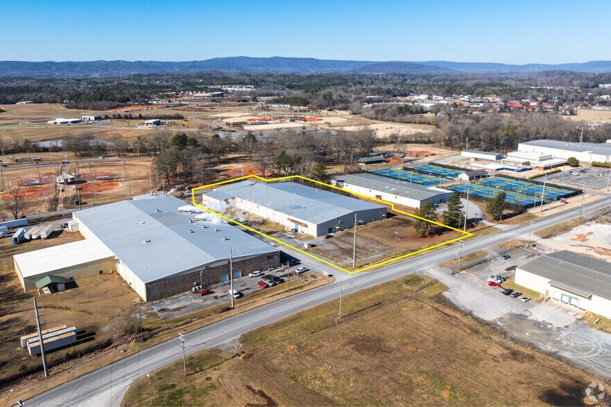 More Photos Of 715 S River Street, Calhoun Warehouse For Sale