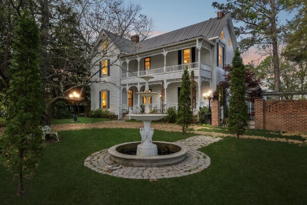 More Photos Of 728 S Spring St, Manchester Specialty For Sale